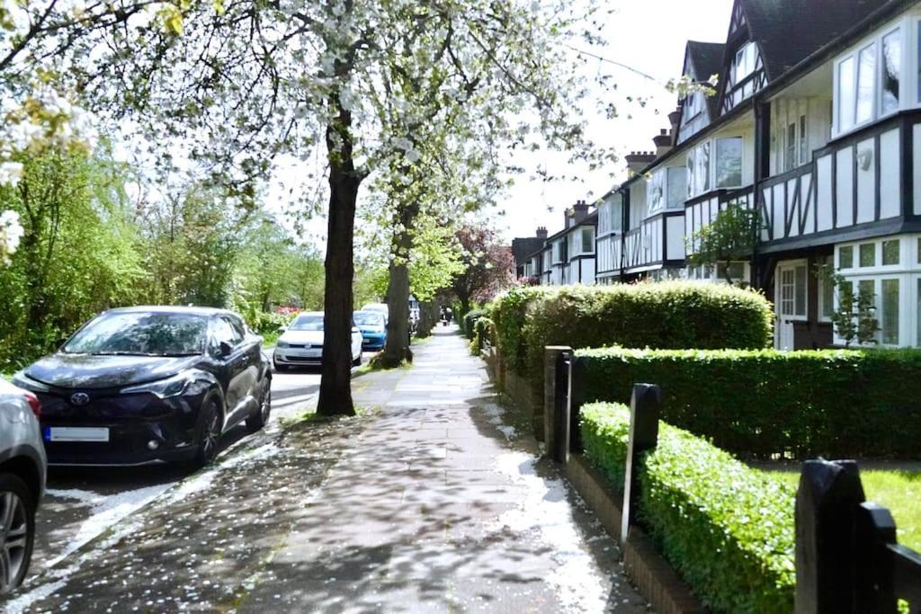 5 Bed Luxury London Home Exterior photo